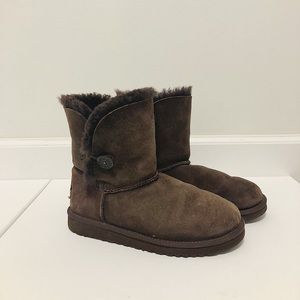 UGG Boots - 4 Chocolate Brown 💚